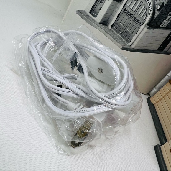 NEW DEPARTMENT 56 “RED BRICK FIRE STATION” CHRISTMAS IN THE CITY - Picture 11 of 15